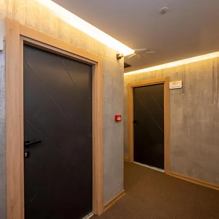 Continental Airport מלון 3*